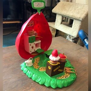 Strawberry Shortcake Berry Bake Shoppe Play set (Lot Of 21)